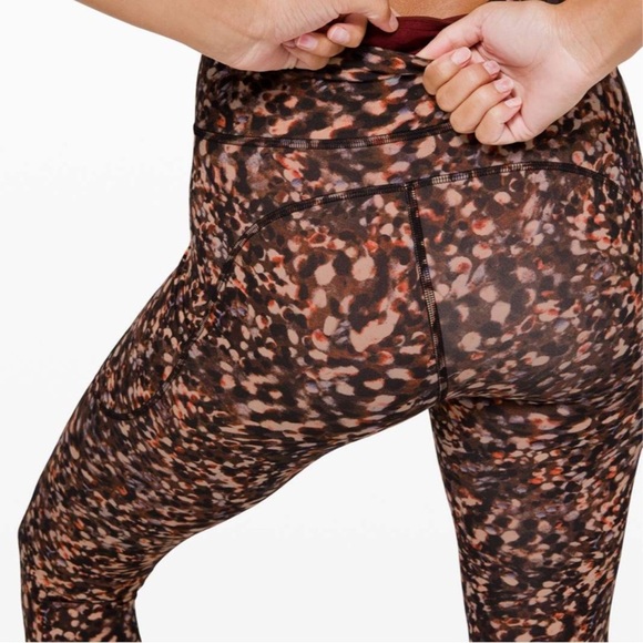 Lululemon Invigorate High-Rise Tight 25"
Motion Flux Multi - Picture 4 of 6